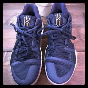 Nike Kyrie 4 basketball shoes